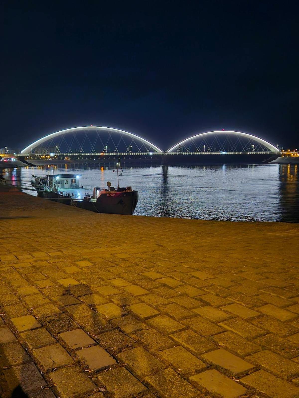 Center Danube Street Apartment Novi Sad Luaran gambar
